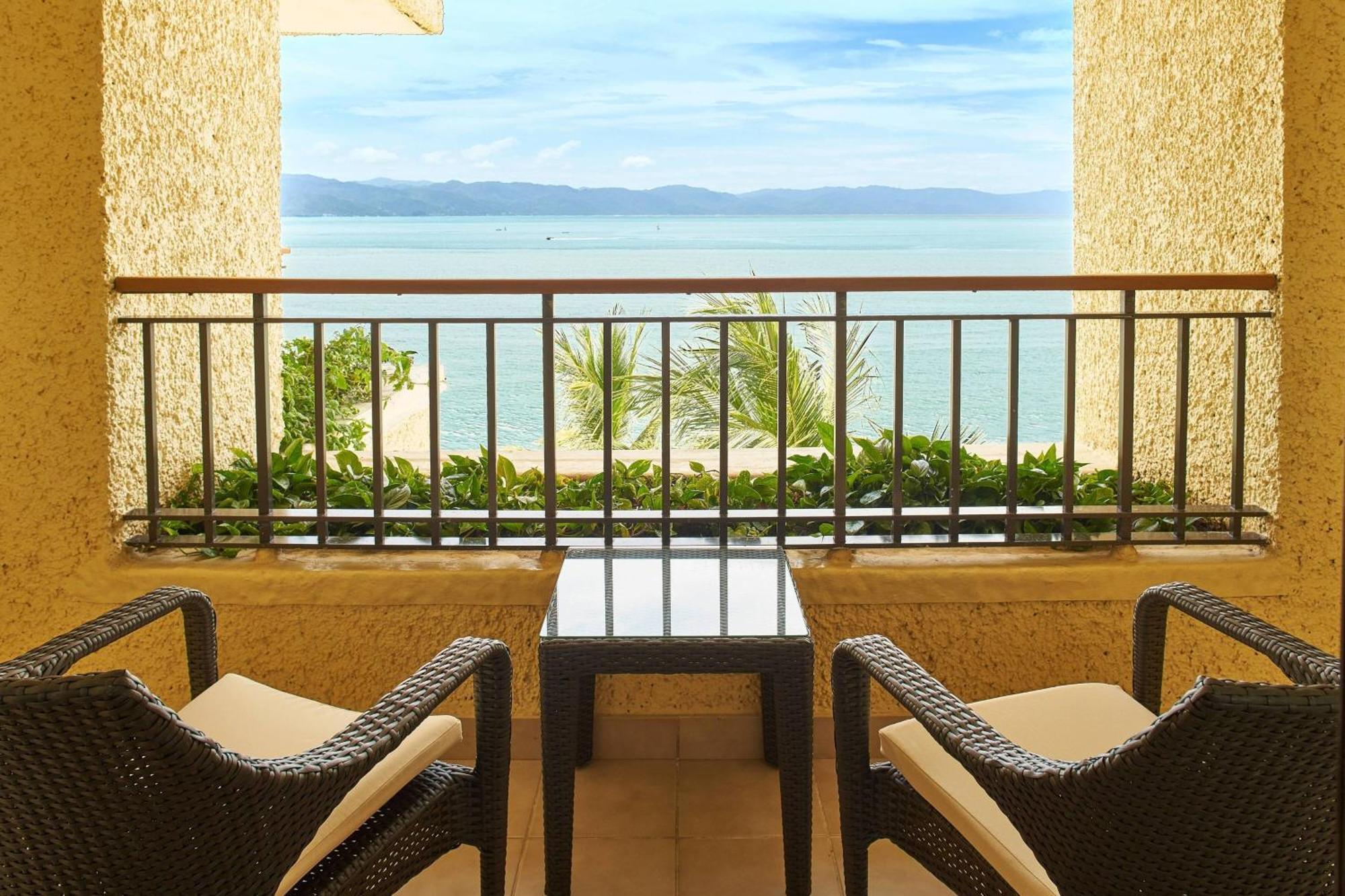 Governor Suite 1 Bedroom Larger Suite 1 King Oceanfront,1632999618:JPEG